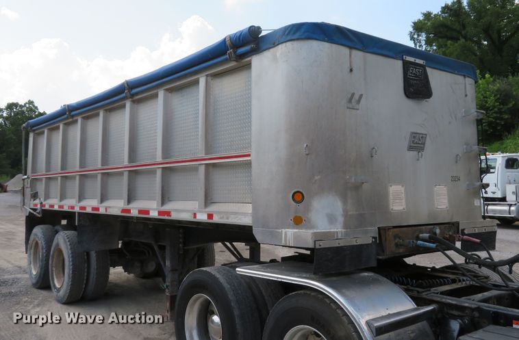 image for item DE8219 1997 East end dump trailer