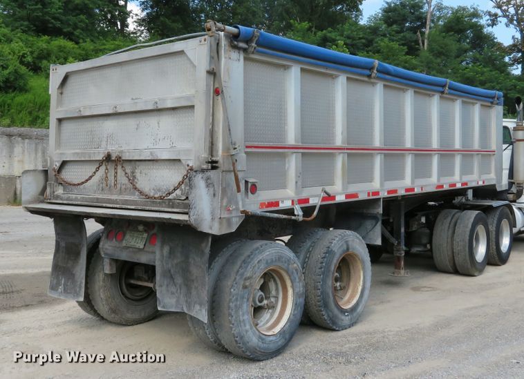 image for item DE8219 1997 East end dump trailer