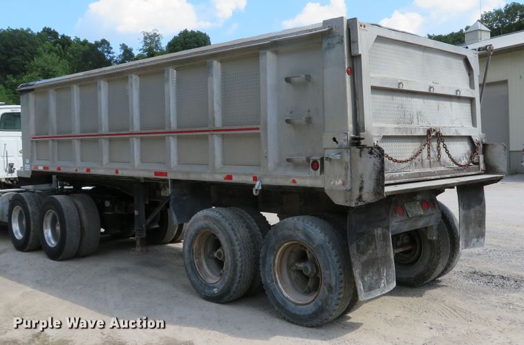 image for item DE8219 1997 East end dump trailer