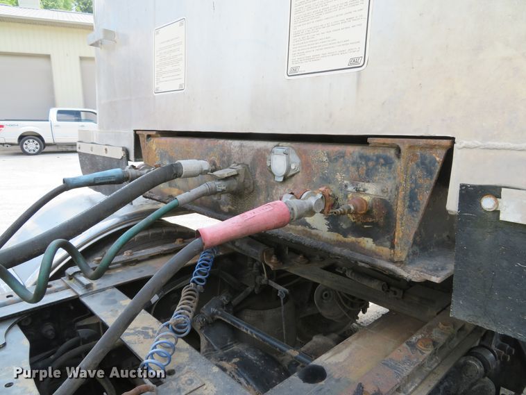 image for item DE8219 1997 East end dump trailer