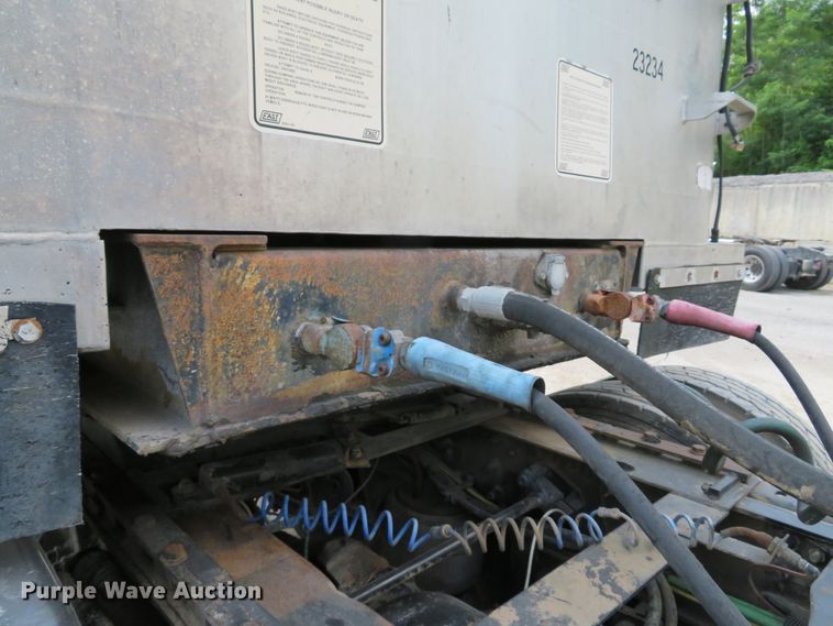 image for item DE8219 1997 East end dump trailer