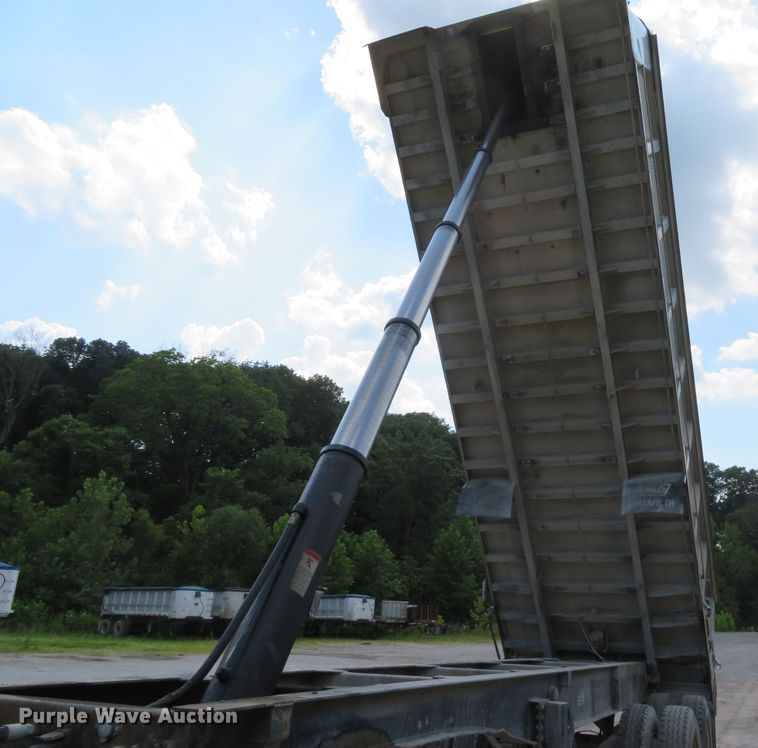 image for item DE8219 1997 East end dump trailer