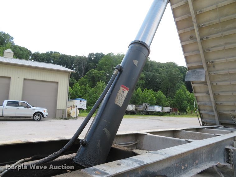 image for item DE8219 1997 East end dump trailer