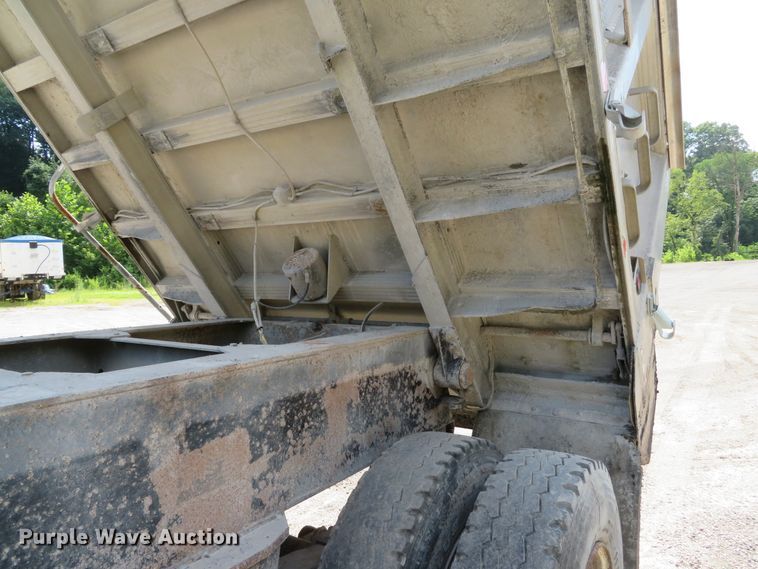 image for item DE8219 1997 East end dump trailer