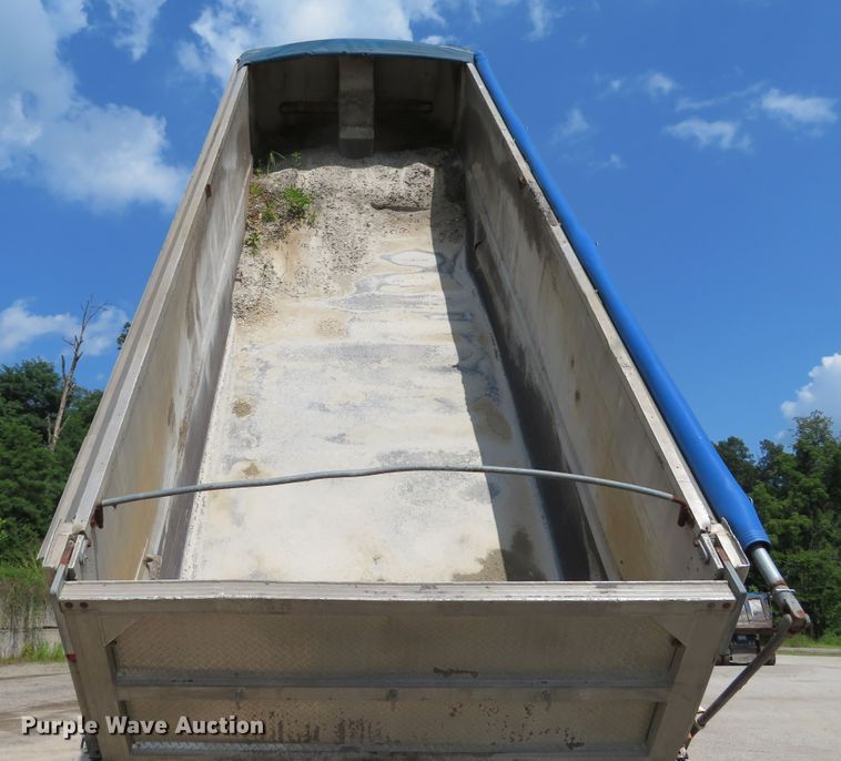 image for item DE8219 1997 East end dump trailer