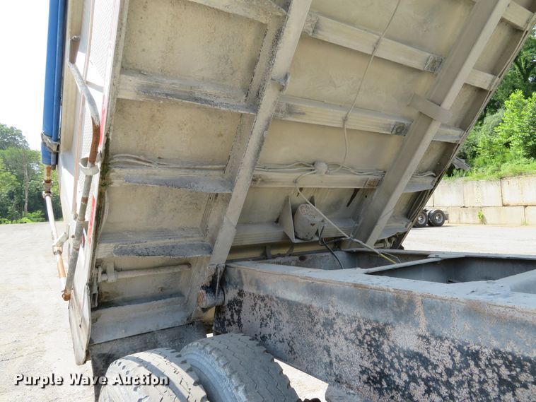 image for item DE8219 1997 East end dump trailer