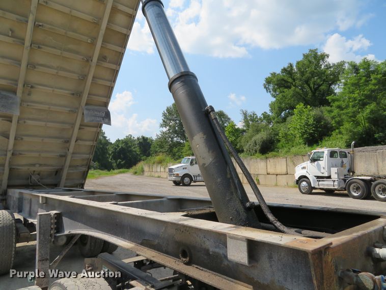 image for item DE8219 1997 East end dump trailer