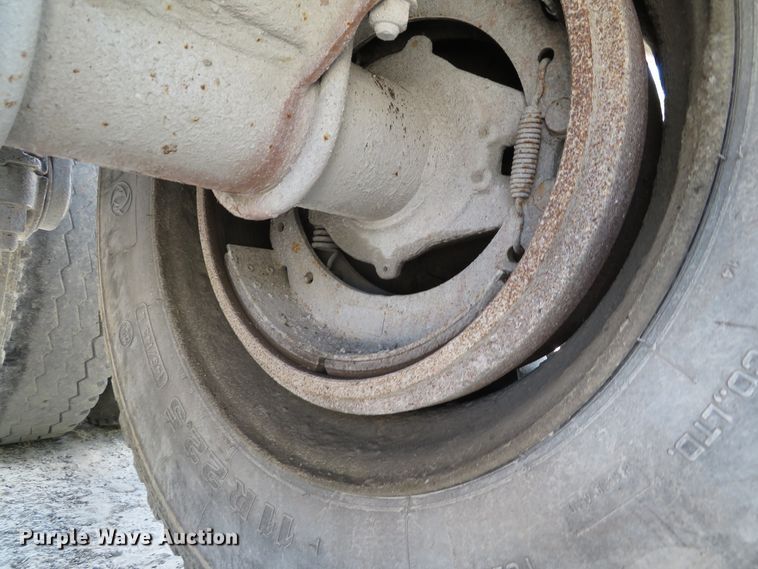 image for item DE8219 1997 East end dump trailer