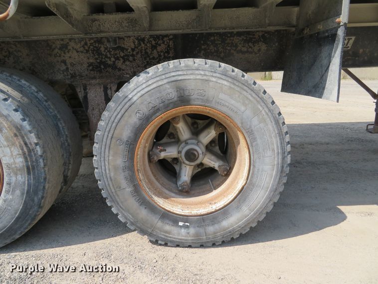 image for item DE8219 1997 East end dump trailer