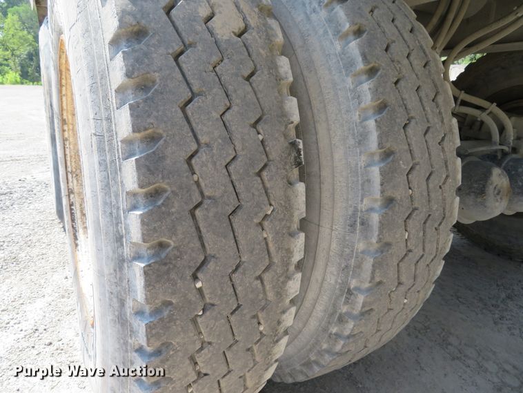 image for item DE8219 1997 East end dump trailer