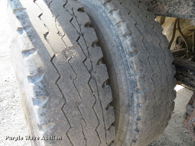 image for item DE8219 1997 East end dump trailer