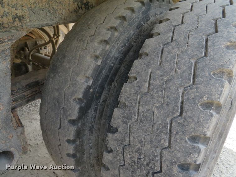 image for item DE8219 1997 East end dump trailer