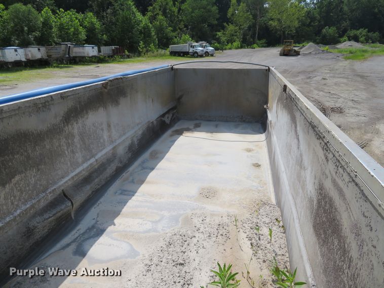 image for item DE8219 1997 East end dump trailer