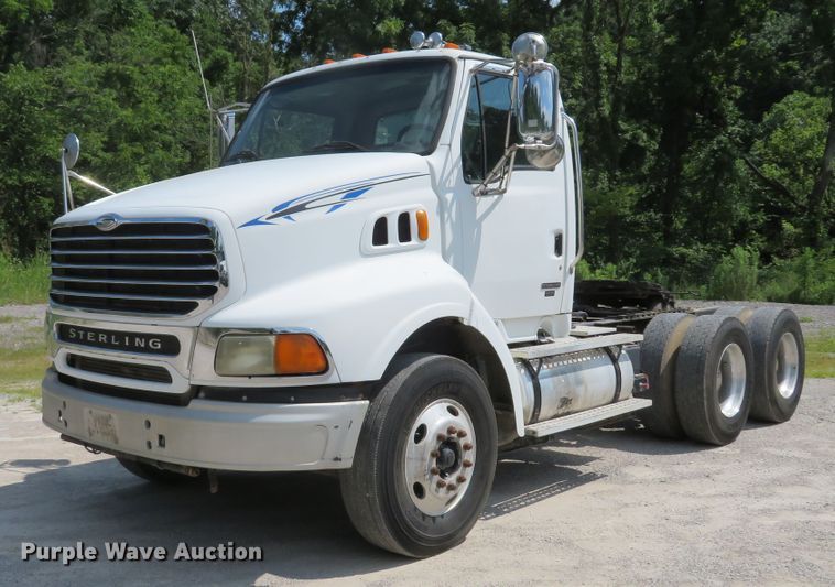 image for item DE8220 2004 Sterling A-Line semi truck
