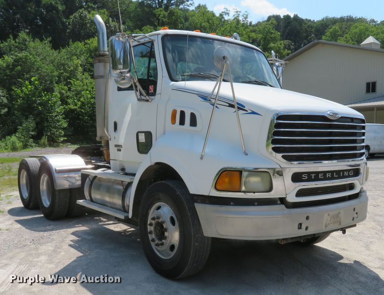 image for item DE8220 2004 Sterling A-Line semi truck