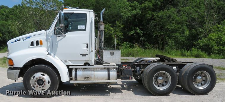 image for item DE8220 2004 Sterling A-Line semi truck