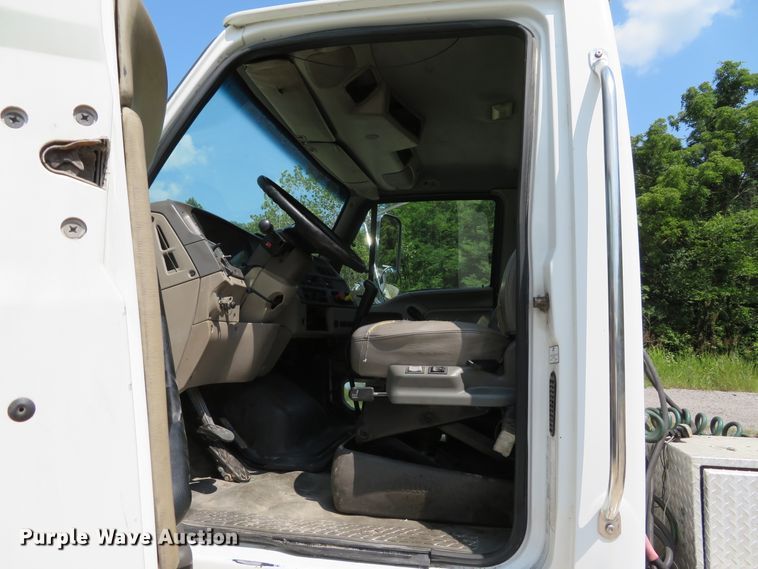 image for item DE8220 2004 Sterling A-Line semi truck