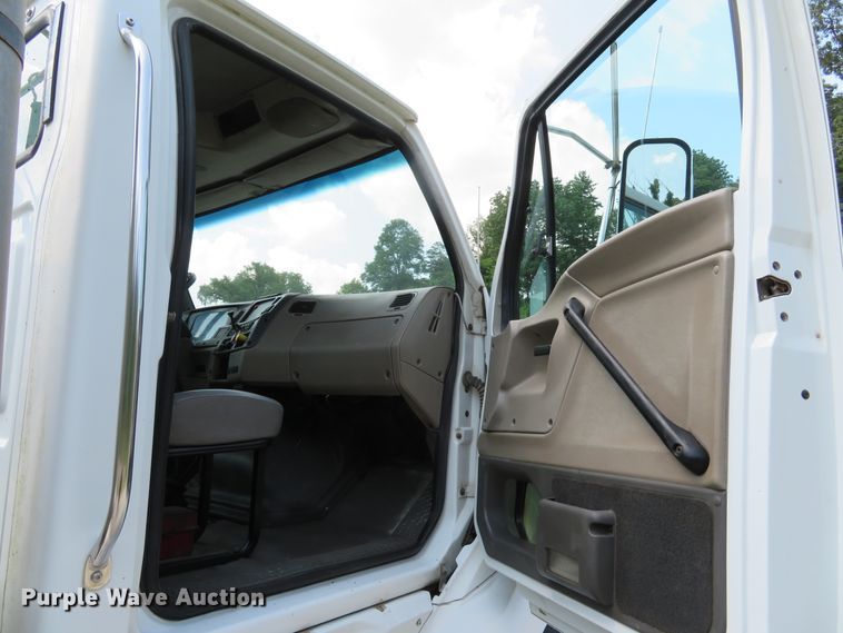 image for item DE8220 2004 Sterling A-Line semi truck