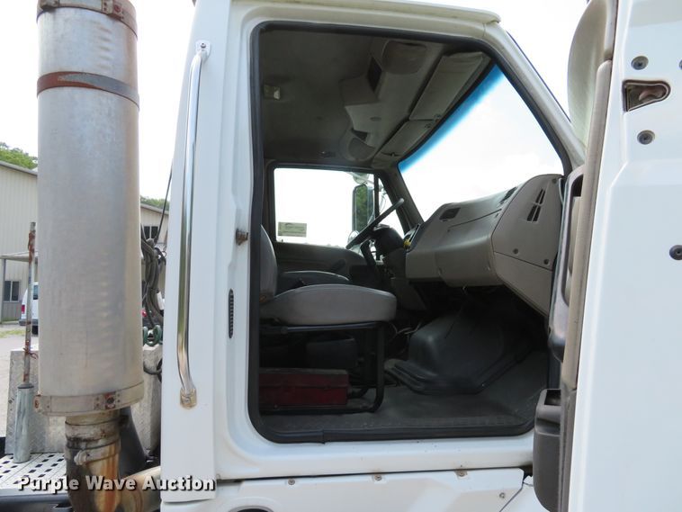 image for item DE8220 2004 Sterling A-Line semi truck