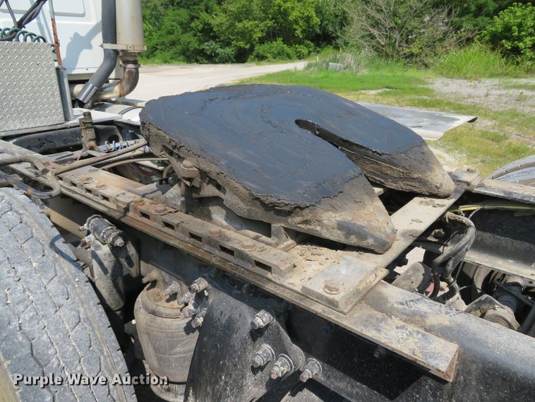 image for item DE8220 2004 Sterling A-Line semi truck