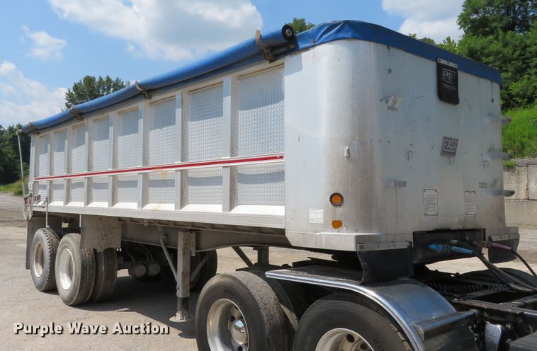 image for item DE8221 1997 East end dump trailer