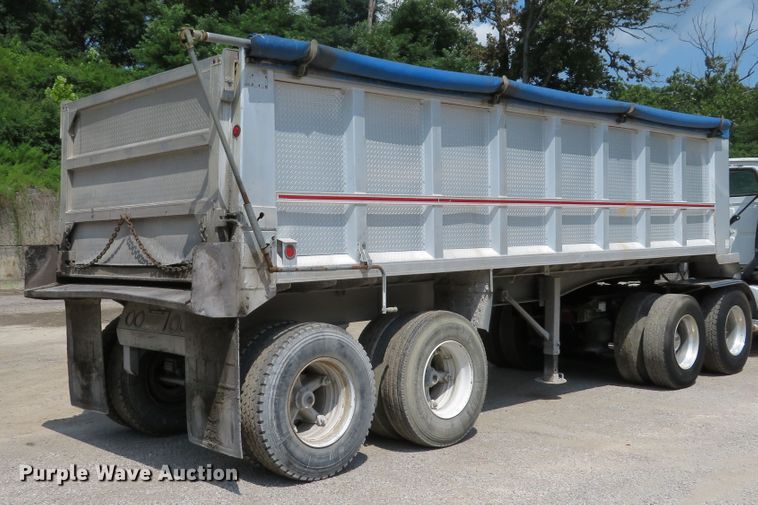 image for item DE8221 1997 East end dump trailer