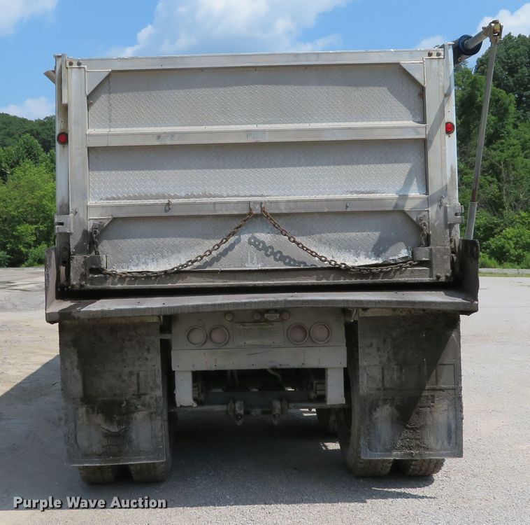 image for item DE8221 1997 East end dump trailer