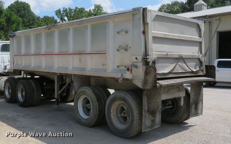 image for item DE8221 1997 East end dump trailer
