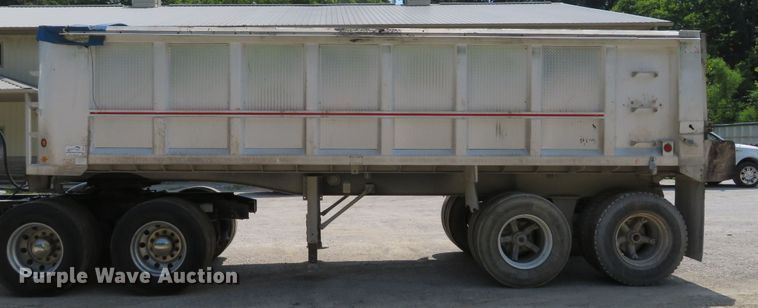 image for item DE8221 1997 East end dump trailer