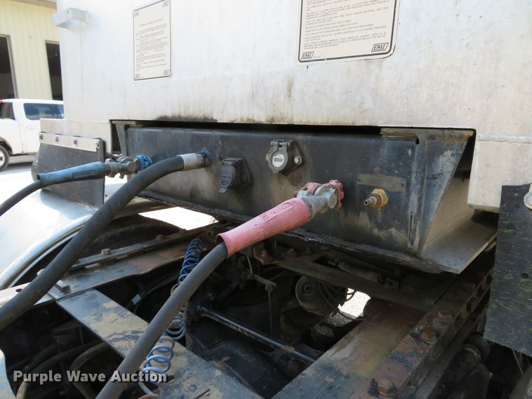 image for item DE8221 1997 East end dump trailer