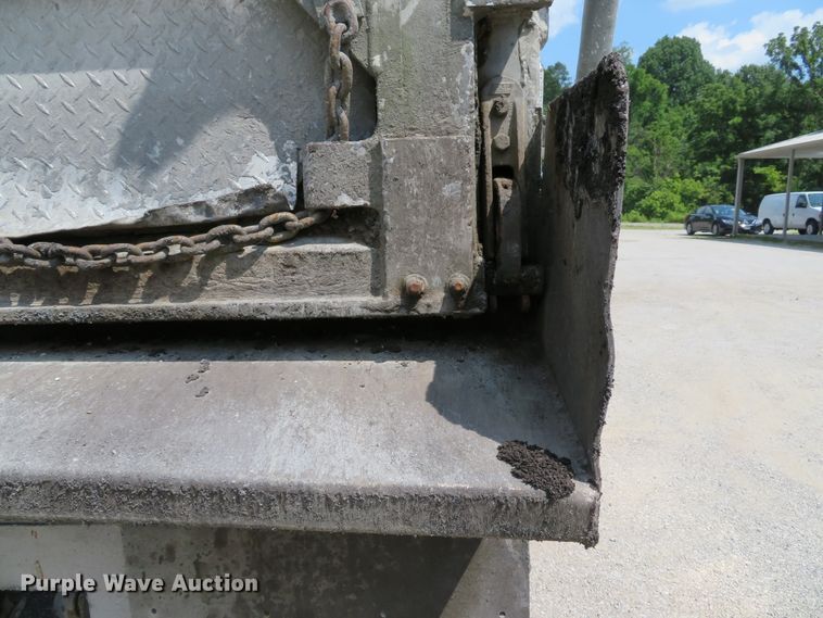 image for item DE8221 1997 East end dump trailer