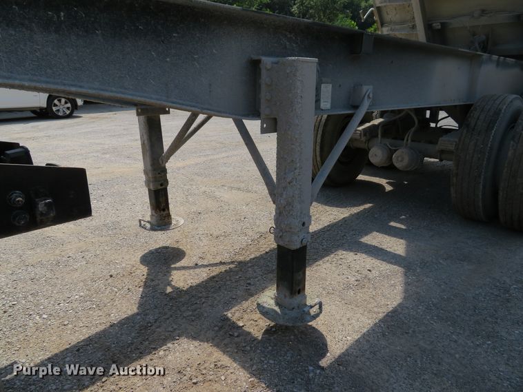 image for item DE8221 1997 East end dump trailer