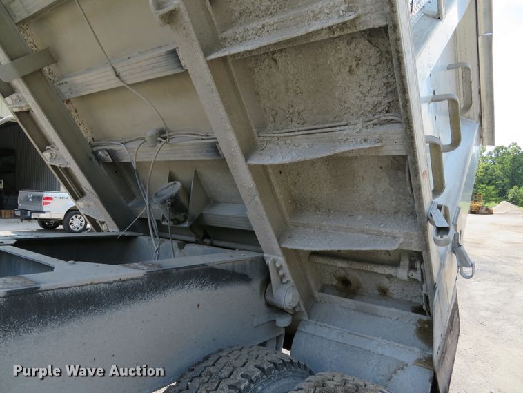 image for item DE8221 1997 East end dump trailer