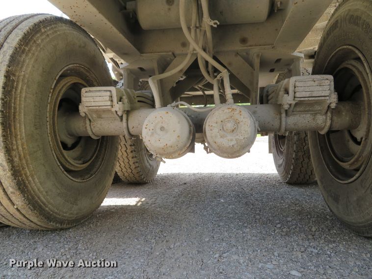 image for item DE8221 1997 East end dump trailer