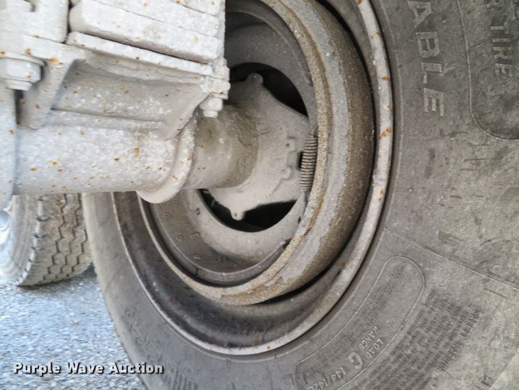 image for item DE8221 1997 East end dump trailer