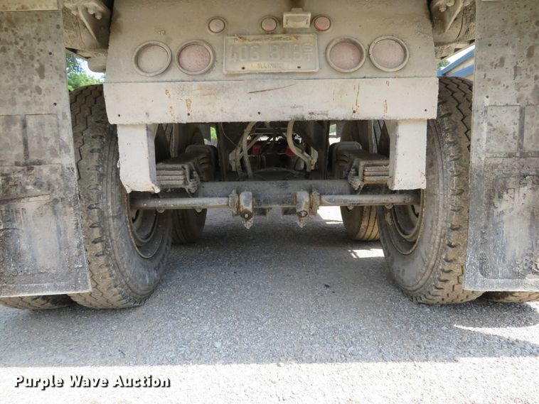 image for item DE8221 1997 East end dump trailer