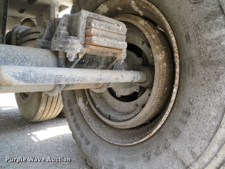 image for item DE8221 1997 East end dump trailer