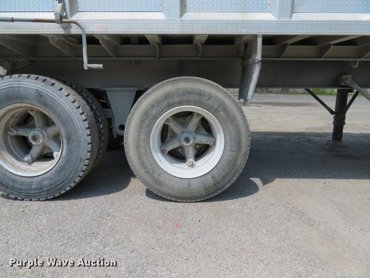 image for item DE8221 1997 East end dump trailer