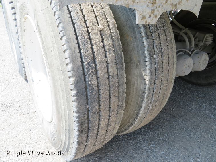 image for item DE8221 1997 East end dump trailer