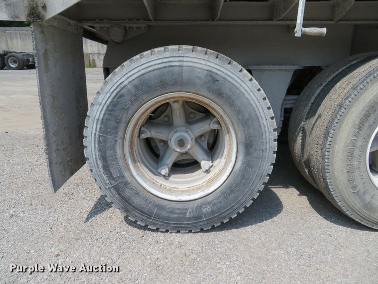 image for item DE8221 1997 East end dump trailer