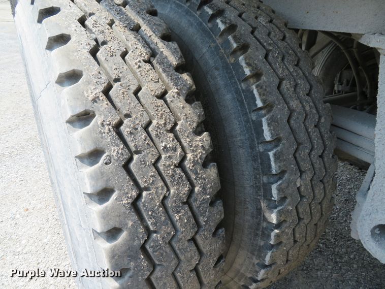 image for item DE8221 1997 East end dump trailer