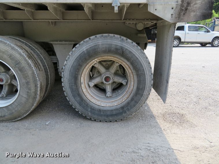 image for item DE8221 1997 East end dump trailer