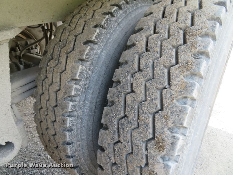 image for item DE8221 1997 East end dump trailer