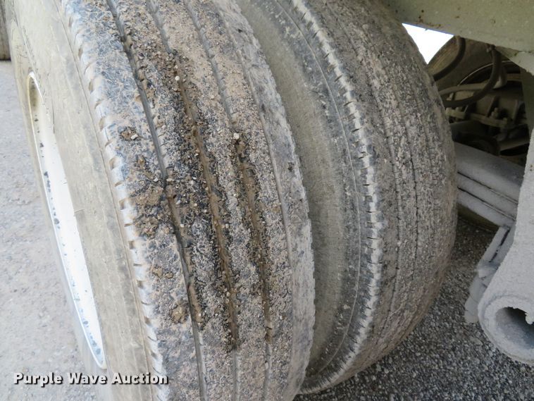 image for item DE8221 1997 East end dump trailer