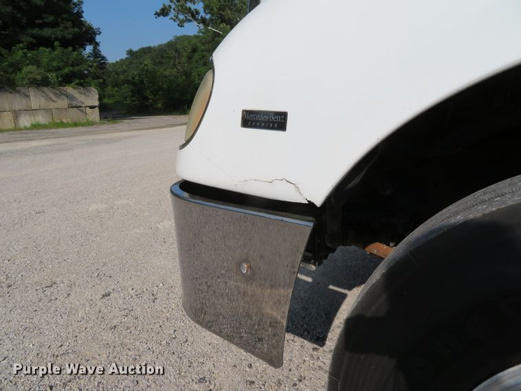 image for item DE8222 2006 Freightliner Columbia semi truck