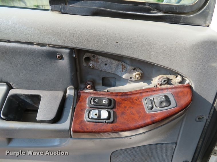 image for item DE8222 2006 Freightliner Columbia semi truck