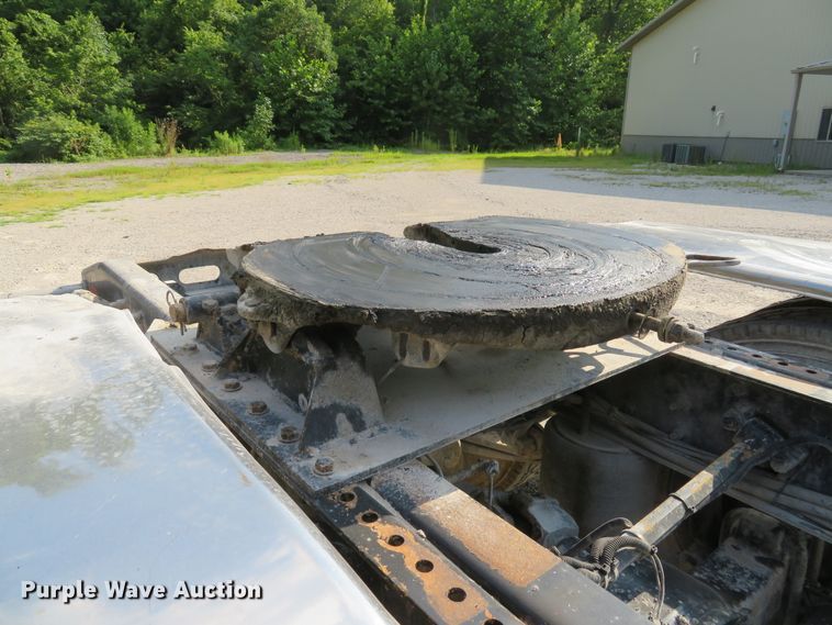 image for item DE8222 2006 Freightliner Columbia semi truck