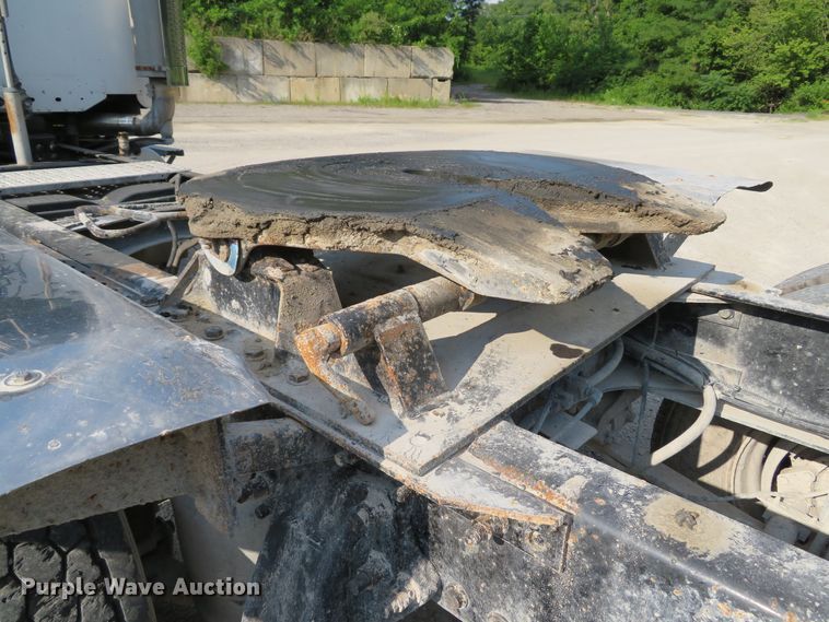 image for item DE8222 2006 Freightliner Columbia semi truck