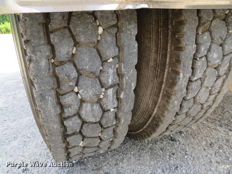 image for item DE8222 2006 Freightliner Columbia semi truck