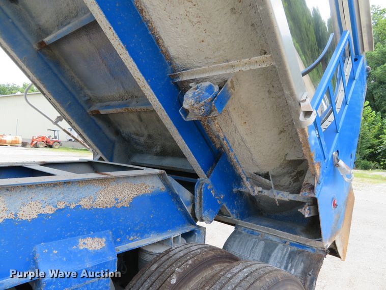 image for item DE8223 2010 Coras Predator end dump trailer